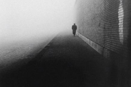 Božica Jelušić: IZA ZAVJESE&nbsp;MAGLE