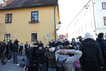 Prva stotina nezadovoljnih državom u&nbsp;prosvjedu