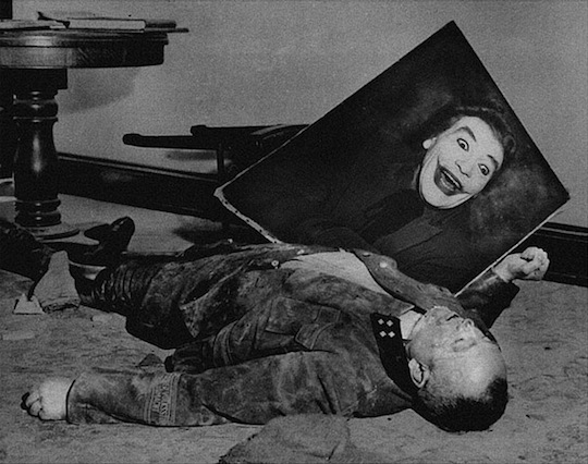 Superheroes-in-Old-War-Photos-03