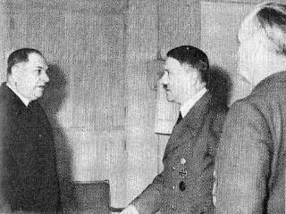 Nevina žrtva Milan Nedić podnosi raport Adolfu Hitleru