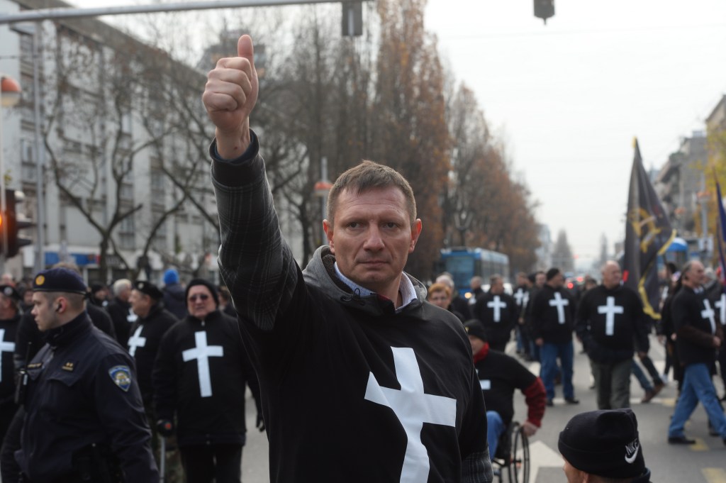 Zagreb, 101214. Savska. Hrvatski branitelji, veterani i ratni vojni invalidi iz Domovinskog rata i clanovi njihovih obitelji okupljeni u Savskoj 66, koji 52. dan prosvjeduju u braniteljskom satoru ispred Ministarstva branitelja, odrzali su skup pod nazivom Jedan kriz za jedan zivot, kako bi upozorili na potrebu ucinkovitijih mjera sprjecavanja suicida hrvatskih branitelja iz Domovinskog rata i clanova njihovih obitelji. Foto: Goran Mehkek / CROPIX