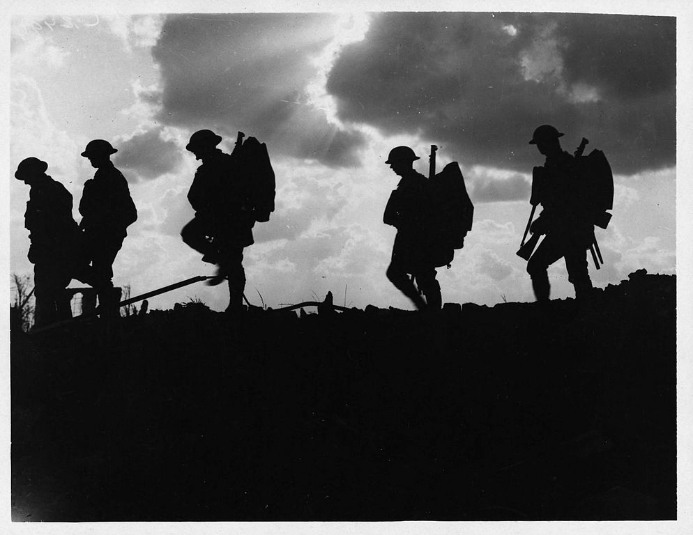 994px-battle_of_broodseinde_-_silhouetted_troops_marching1