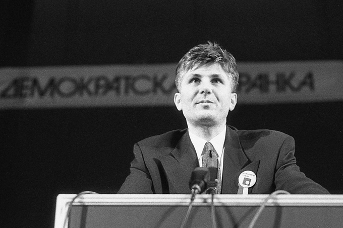 Beograd, 3. februara 2012 - Arhivska fotografija od 14. decembra 1992. Zoran Ðindic. Demokratska stranka, najuticajnija politicka partija vladajuce koalicije Za evropsku Srbiju, osnivacku skuptinu odrala je pre 22 godine, 3. februara 1990. Time je i formalno obnovljen rad izvorne Demokratske stranke Ljube Davidovica, osnovane 1919. FOTO TANJUG / NEDELJKO DERETIC / tj