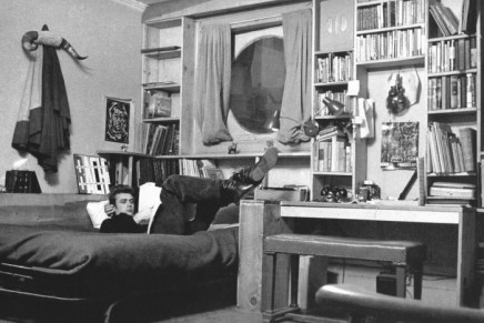 Charles Simić: ČITANJE U&nbsp;MRAKU