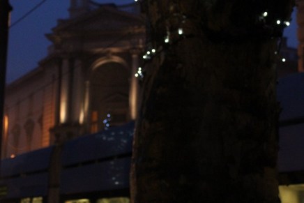 Ана Никвул: а загреб се спремао за божић (“Фејсбукник”)