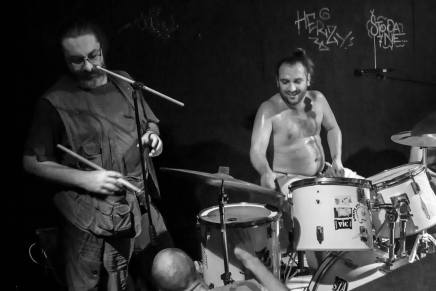 KAKO SVIRATI U NEUSPJEŠNIM BENDOVIMA (I OSTATI NEUSPJEŠAN) – Autobiografski&nbsp;zapis