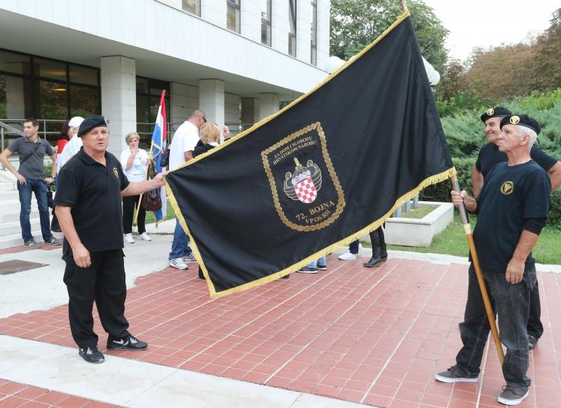 17.10.2014., Split - Na Zupanijskom sudu u Splitu odrzano je pripremno rociste za slucaj Lora 2. Mnogobrojna rodbina, prijatelji, suborci i braniteljske udruge dosli su podrzati optuene. Photo: Ivo Cagalj/PIXSELL