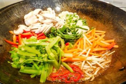 JUNETINA SZECHUAN U&nbsp;WOKU