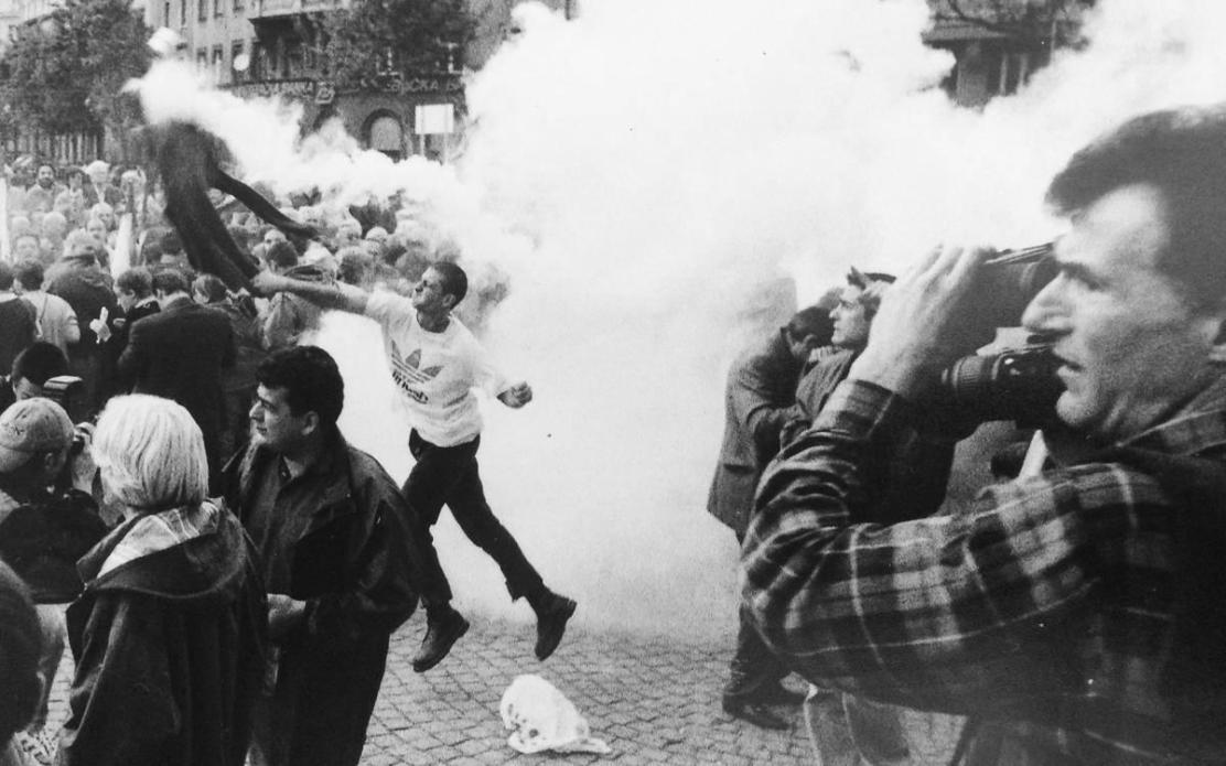 Prosvjed iz 1999 na kojem je sudjelovao i Zlatko Hasanbegović, trenutak kada je eskaliralo nasilje i mržnja