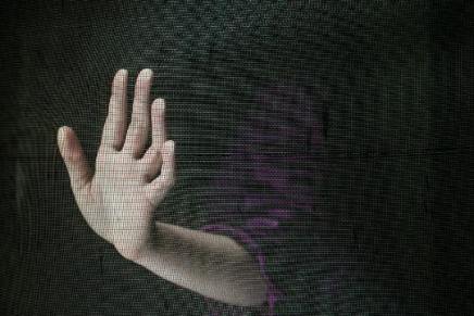 ŽIVI, MRTVI I PRELAZNA&nbsp;KATEGORIJA