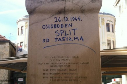 Ante Jelaska na štandarcu flomasterom upisao dan oslobođenja od&nbsp;fašizma