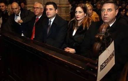 POLNOĆKA, CRKVA, PARTIJA…