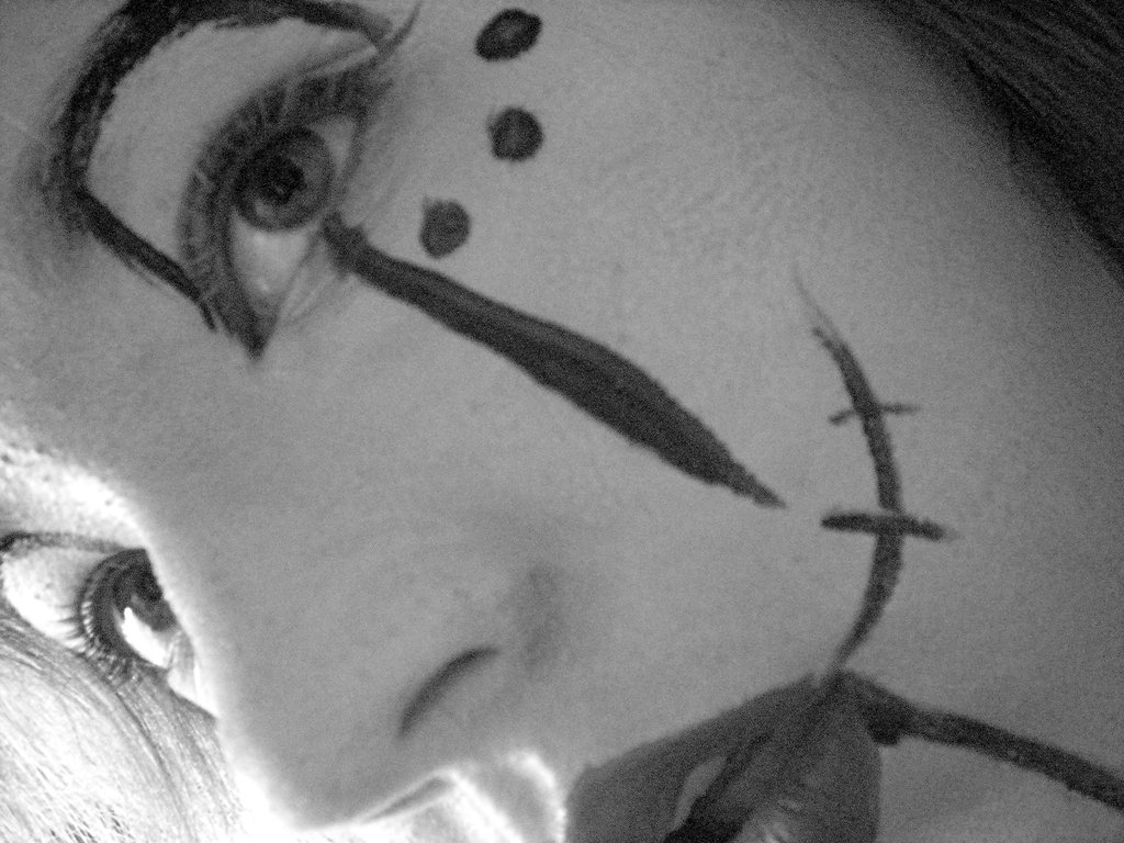 _clown__make_up___black_and_white_by_queenundy-d5k1izv