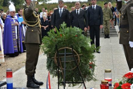 Hrvatska vlada pogazila je Ustav odajući vojnu počast&nbsp;ustašama