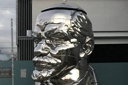 Bilježnica Robija K.: Spomenici&nbsp;revolucije