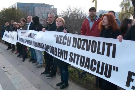 Prosvjed protiv postavljanja kipa Franji&nbsp;Tuđmanu