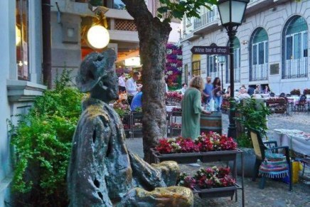 Edit Glavurtić: APRIL U&nbsp;BEOGRADU