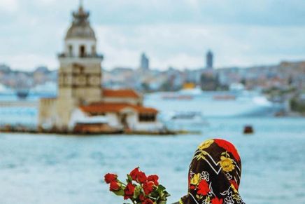 Enesa Mahmić: PRODAVAČICE RUŽA NA&nbsp;ÜSKÜDARU