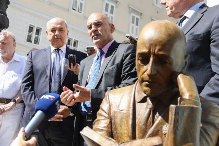 Zemlja u kojoj postoje ulice Mile Budaka nema se pravo buniti zbog spomenika talijanskom&nbsp;pjesniku