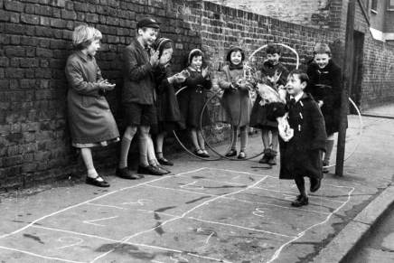 Mala priča o jednom dvorištu i jednom trgu, o guzici i&nbsp;solidarnosti