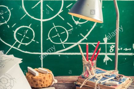 Pero Kvesić: Čarobna ploča profesora&nbsp;Zvonarevića