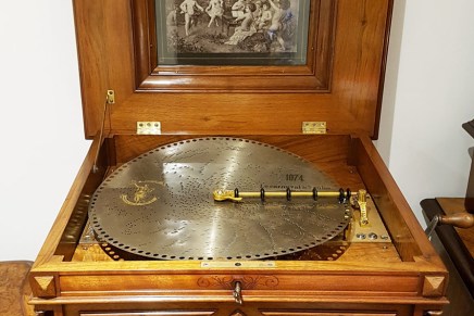 Boris Jovanović Kastel: PLOČA POVRATAK U&nbsp;SORENTO