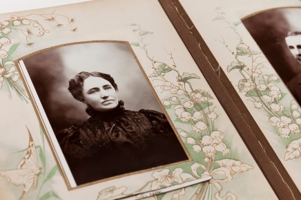 Ana Nikvul: Nosači papirnih&nbsp;kuća