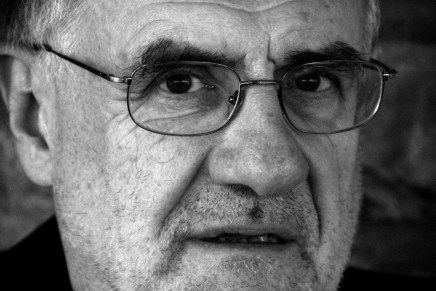 Dražen Katunarić: Pustinja me poučila postavljati pitanja o ljudskoj sudbini, vremenu, ljubavi, poeziji i beskraju. Dražen Katunarić: Pustinja me poučila postavljati pitanja o ljudskoj sudbini, vremenu, ljubavi, poeziji i beskraju.