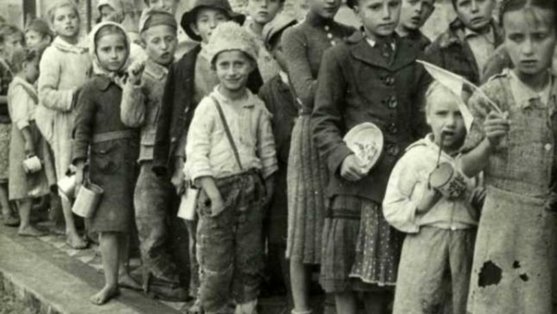 Scena iz dokumentarnoga filma Ubijanje glađu[2332]