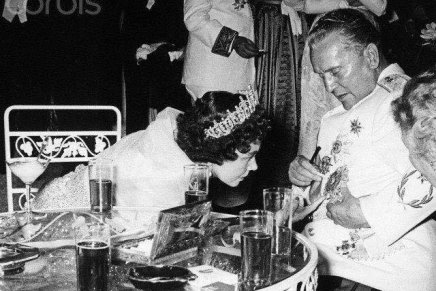 Alan Meniga: Tito u tri čina – 2. čin WHO’S THAT&nbsp;GIRL?