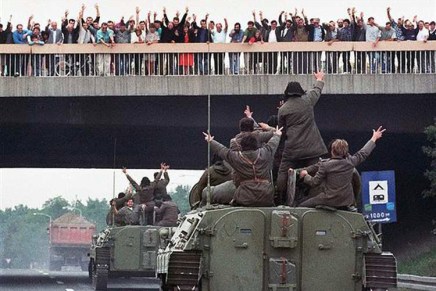 Marijan Grakalić: Cvijeće, tenkovi,&nbsp;smrt