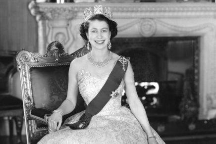 Tomislav Lovro Pavleka: Elizabeta II – Žena&nbsp;epohe