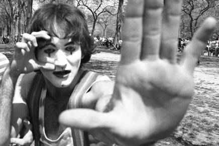 Ana Nikvul: SAMO VAS&nbsp;GLEDAM