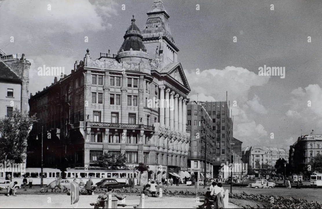 a-view-of-budapest-in-an-old-postcard-CYKKY8