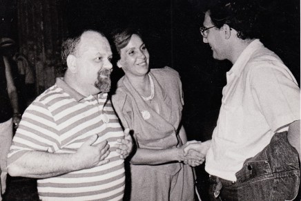 ABDULAH SIDRAN, SCENARIST KOJEM JE PUBLIKA U ARENI FRENETIČNO PLJESKALA ABDULAH SIDRAN, SCENARIST KOJEM JE PUBLIKA U ARENI FRENETIČNO PLJESKALA