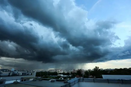 Andrea Grgić: IZMEĐU&nbsp;KIŠA