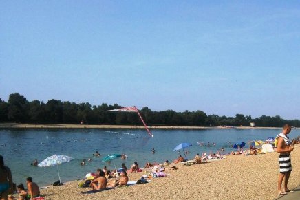 Ana Nikvul: GLATKA POVRŠINA&nbsp;JUTRA