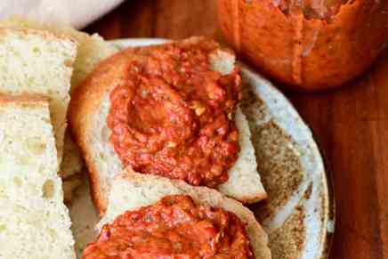 Edit Glavurtić: AJVAR, NJEGOVO VELIČANSTVO IZ&nbsp;STAKLENKE