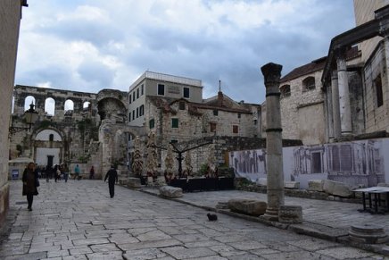 Ana Nikvul: TRI PISME ZA&nbsp;SPLIĆANE