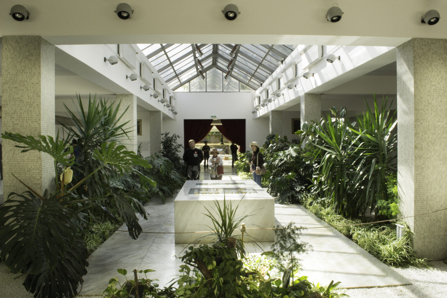 Grob_Josipa_Broza_Tita-1536x1024