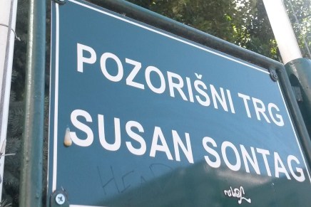 ŠETAJUĆI TRGOM SUZAN ZONTAG U&nbsp;SARAJEVU