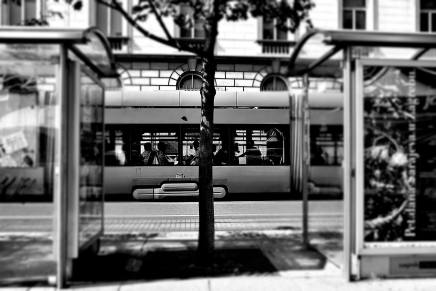 Andrea Grgić: Jedna žena na tramvajskoj&nbsp;stanici…