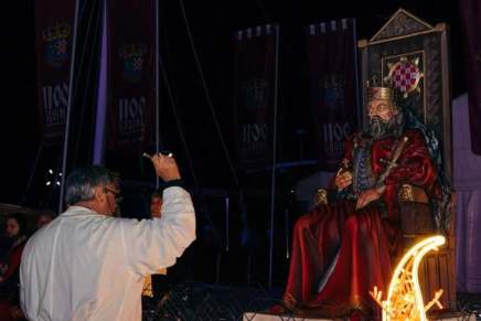 Ivana Šojat: ROĐENJE&nbsp;MITOMANIJE